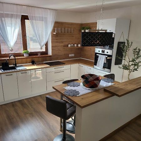 Oli Apartments Senec Luaran gambar