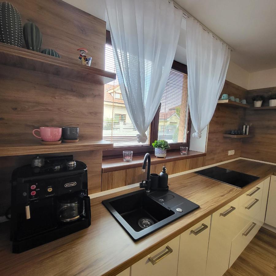 Oli Apartments Senec Luaran gambar